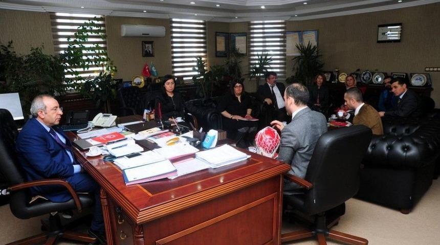 &Ouml;zel Sporcular T&uuml;rkiye Temsilcilerinden Rekt&ouml;r Battal&rsquo;a Ziyaret