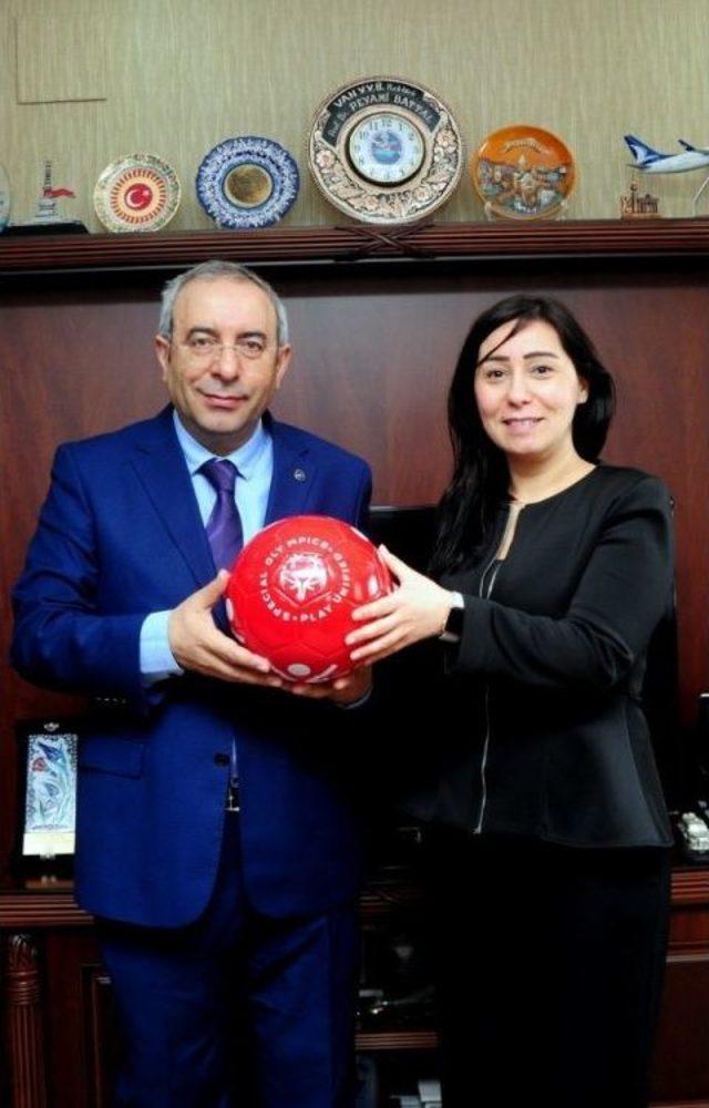 Özel Sporcular Türkiye Temsilcilerinden Rektör Battal’a Ziyaret