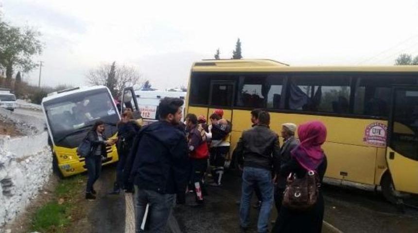 Aydın'da Iki Öğrenci Servisi Çarpıştı: 8 Yaralı