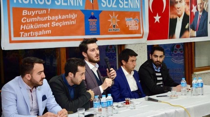 Lapseki&rsquo;de Gen&ccedil;ler Cumhurbaşkanlığı Sistemini Tartıştı