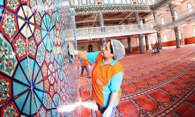 Başkan Atila, Bornova’daki Din Adamlarıyla Bir Araya Geldi