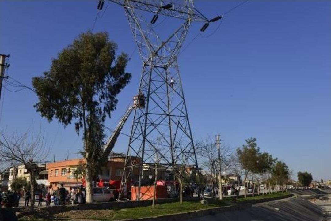 Sevgilisinden Ayrıldı Y&uuml;ksek Gerilim Direğine &Ccedil;ıktı