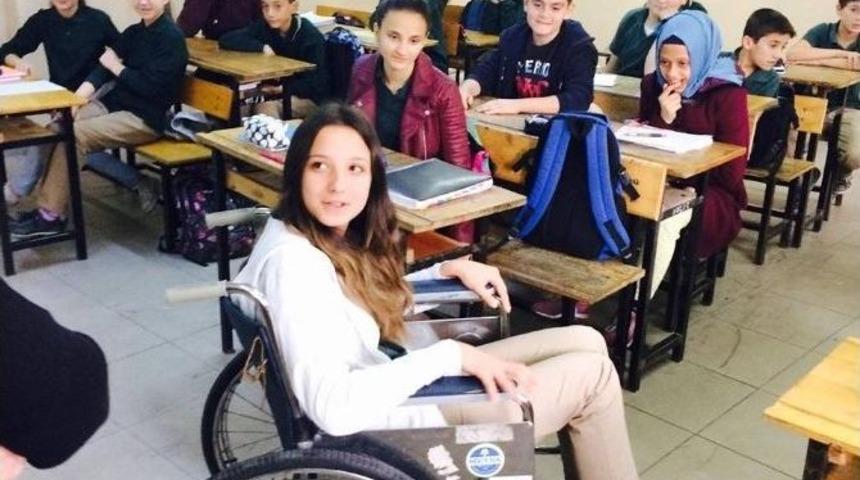 &Ouml;ğrencilerin Engellilerin D&uuml;nyasını Tanıması