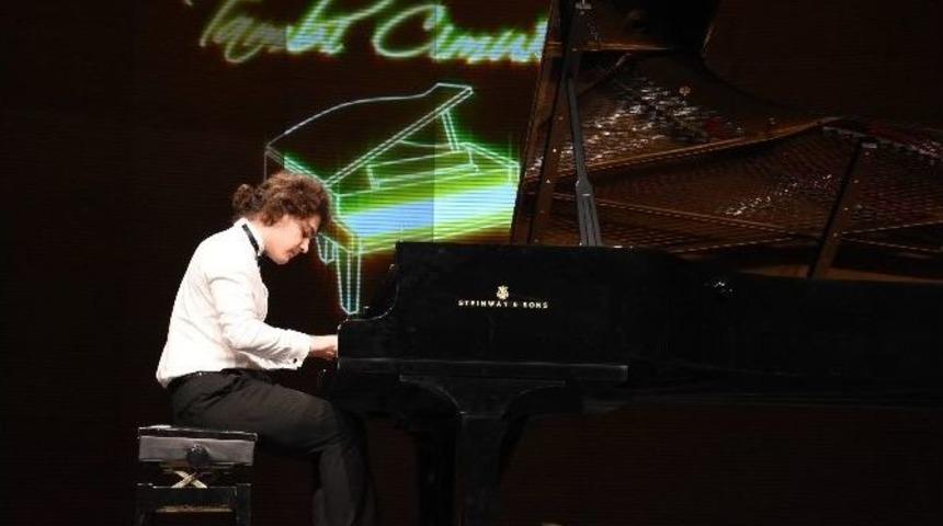 Tambi Cimuk&rsquo;tan Muhteşem Piyano Resitali