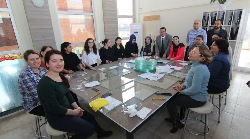 Menderes&rsquo;te 300 Kadına İş Kapısı A&ccedil;acak Proje