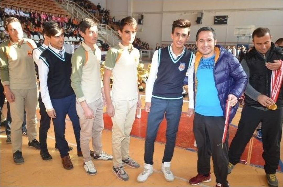 Viranşehir De Başarılı Olan &Ouml;ğretmen Ve &Ouml;ğrenciler &Ouml;d&uuml;llendirildi