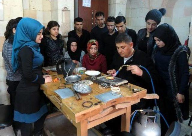 Süryani Telkari Ustası Üniversitelileri Eğitecek