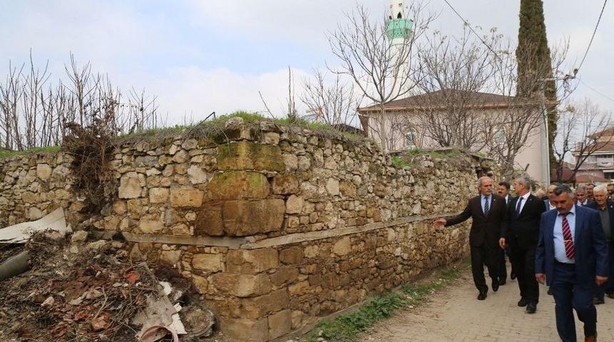 B&uuml;y&uuml;kbalıklı&rsquo;ya Meydan Ve Cami