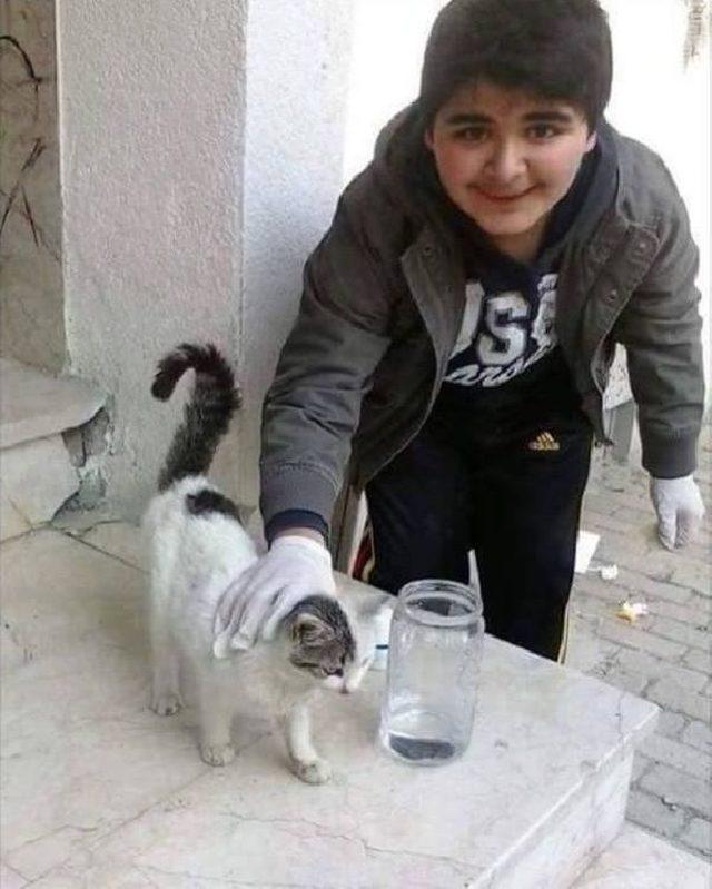 Kalbine Yenilen Muhammed’In  Mezar Taşına 