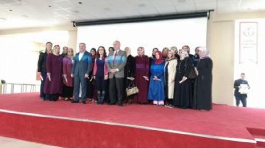 Aile Eğitimine Katılanlar Belgelerini Aldı