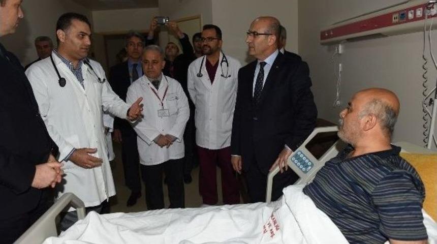 Vali Demirtaş, Saldırıda Kalp Krizi Ge&ccedil;iren Valilik &Ccedil;alışanı Aktaş&rsquo;a Moral Verdi