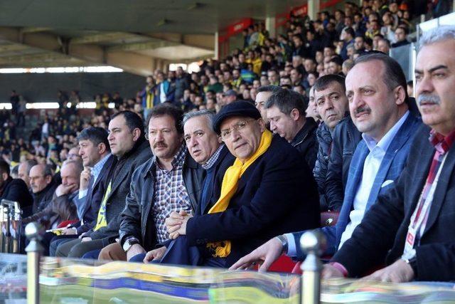 Başkan Yaşar, Ankaragücü Taraftarlarını Yalnız Bırakmadı