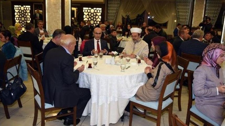 Prof. Dr. G&ouml;rmez: "şehitlerin Uğruna Canını Verdiği Değerlere Sarılmak Mutlu Eder"