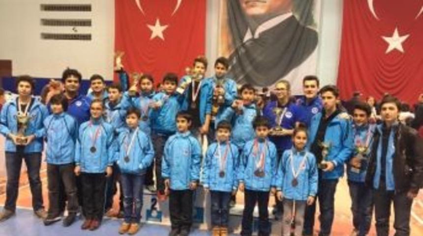 B&uuml;y&uuml;kşehirli Santran&ccedil;ılar, K&uuml;rs&uuml;den İnmiyor