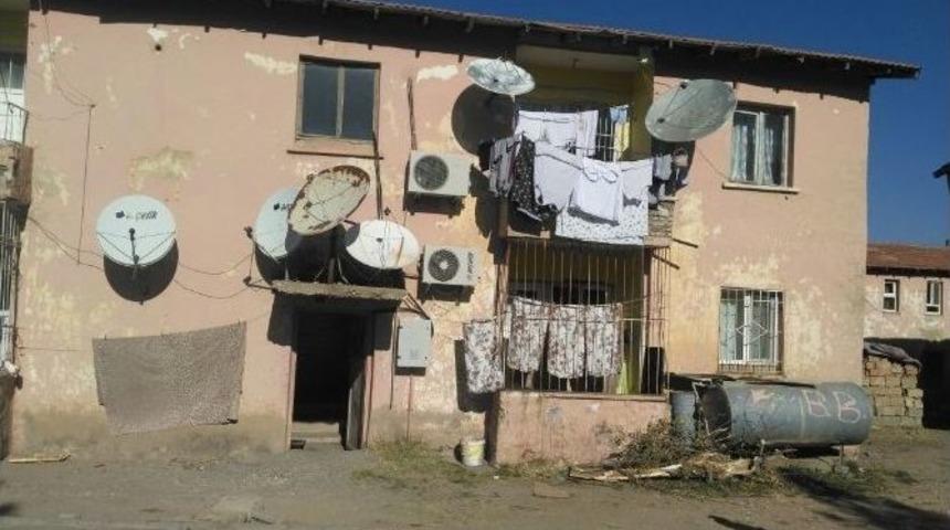 Gerc&uuml;ş&rsquo;teki Belediye Lojmanları Yıkım İ&ccedil;in Boşaltılıyor