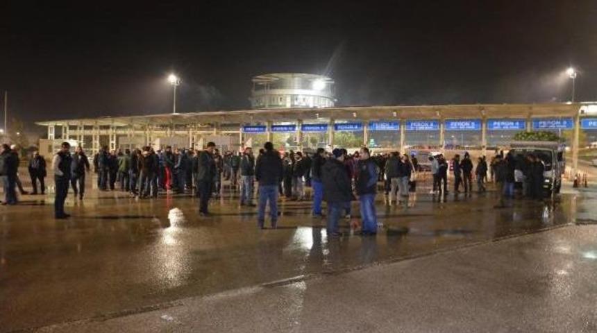 Gemlik'te Pazarcılar Bu Kez Hal Yolunu Kapattı