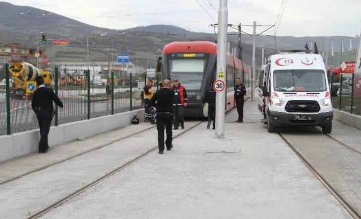 Tramvayın Çarptığı Yaşlı Adam Hayatını Kaybetti G2