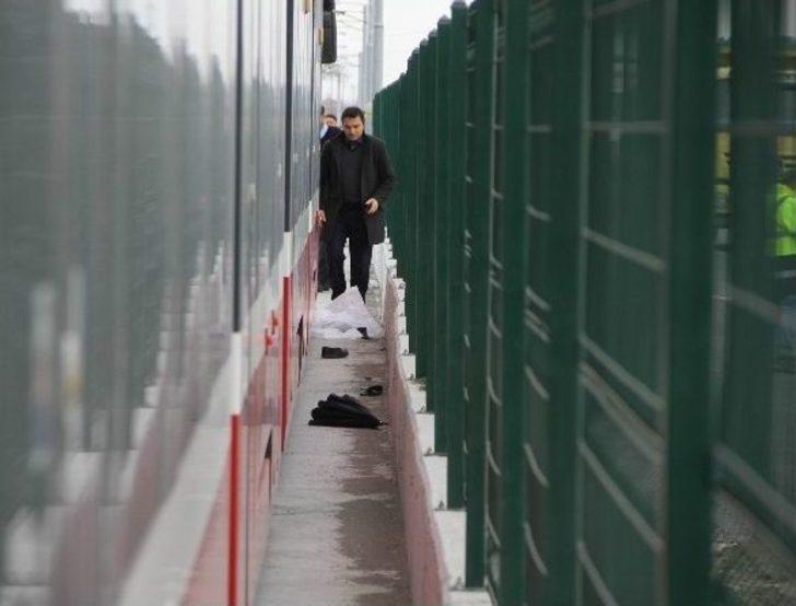 Tramvayın Çarptığı Yaşlı Adam Hayatını Kaybetti G4