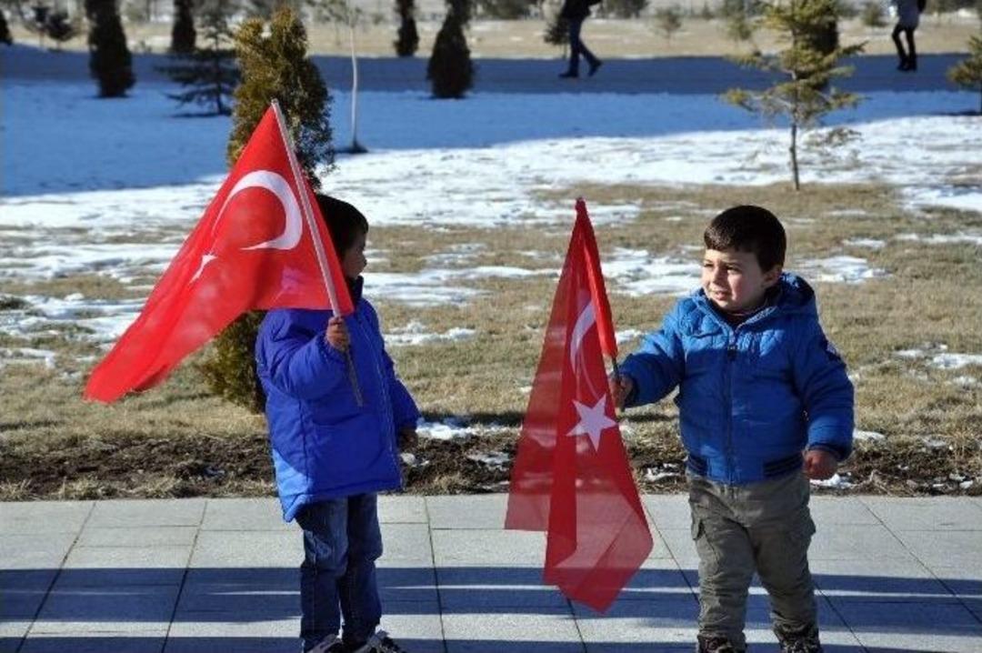 D&uuml;nya Şampiyonu Boks&ouml;r Baba Ocağında Coşkuyla Karşılandı