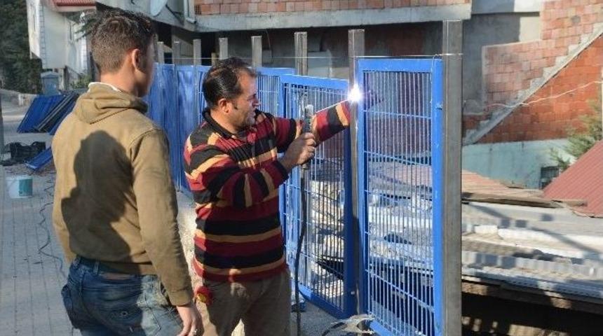 Dilovası&rsquo;na 100 Ton Korkuluk Yapıldı