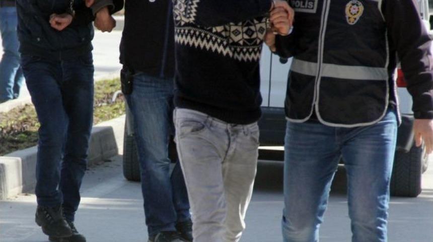 50 Saniyede 50 Bin Tl Değerinde Cep Telefonu &Ccedil;aldılar