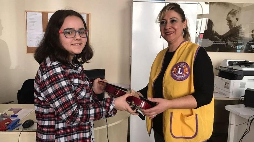 Senfoni Orkestrasına Destek S&uuml;r&uuml;yor