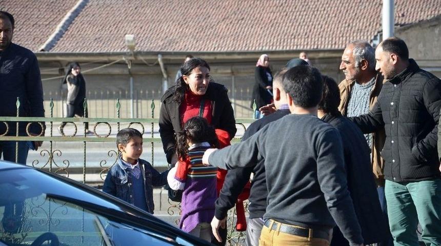 Otomobilin &Ccedil;arptığı &Ccedil;ocuğuna Tedaviyi Reddetti