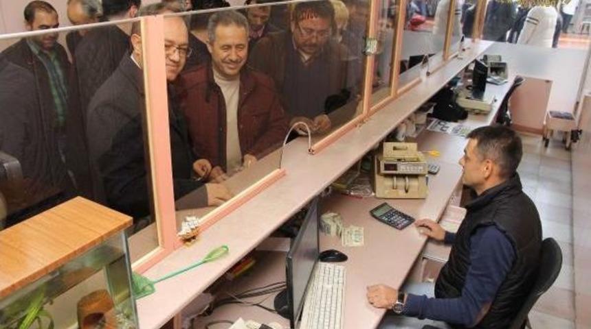 Manisa'da 'd&ouml;vize Hayır &Uuml;lkemize Sahip &Ccedil;ık' Kampanyası