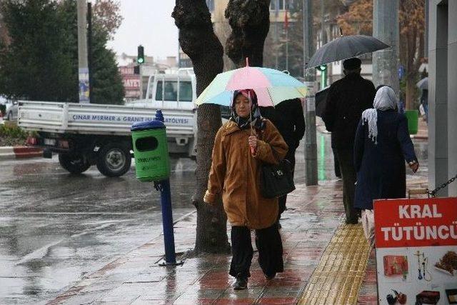 Afyonkarahisar’da Beklenen Yağış Başladı