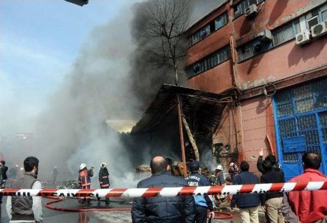 Bisiklet Yedek Parçalarının Bulunduğu Depoda Yangın