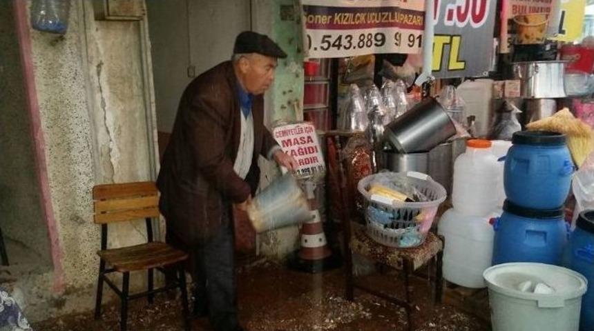 Germencik&rsquo;te Sağnak Yağış Hayatı Olumsuz Etkiledi