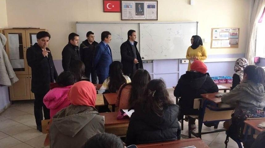 &Ccedil;aldıran&rsquo;da Teog Sınavına Hazırlanan &Ouml;ğrencilere Kitap Desteği