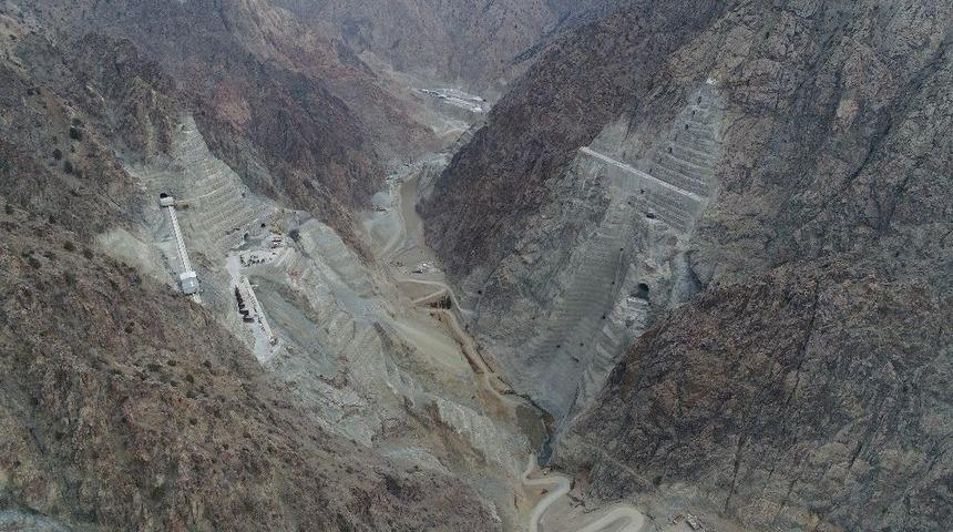Yusufeli Barajı&rsquo;nın G&ouml;vdesinde Kullanılacak Betonla 150 Metrekare 35 Bin Daire Yapılabiliyor