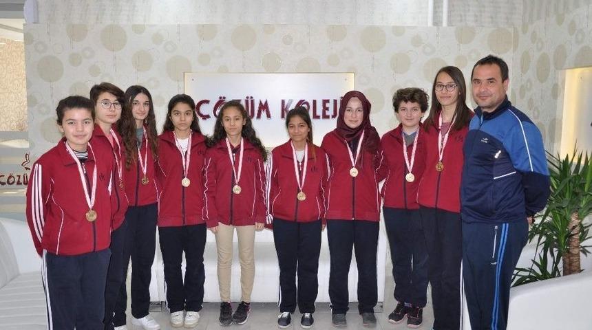 Yozgat &Ccedil;&ouml;z&uuml;m Fen Lisesi, Yıldız Kızlar Basketbol M&uuml;sabakalarında Yarı Finale &Ccedil;ıktı