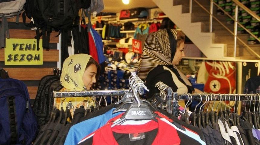 Van&rsquo;a İranlı Turist Akını