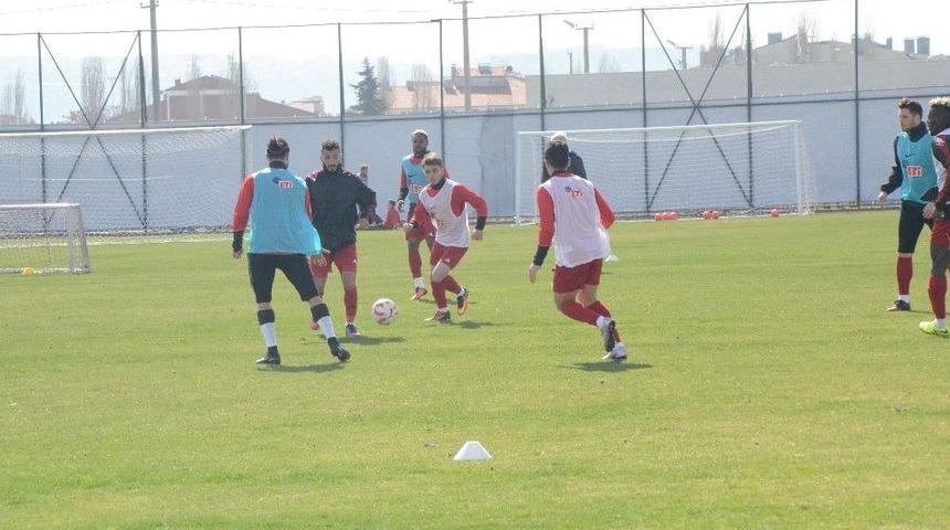 Eskişehirspor&rsquo;da Erkan Zengin Konusu &Ccedil;&ouml;z&uuml;lemiyor