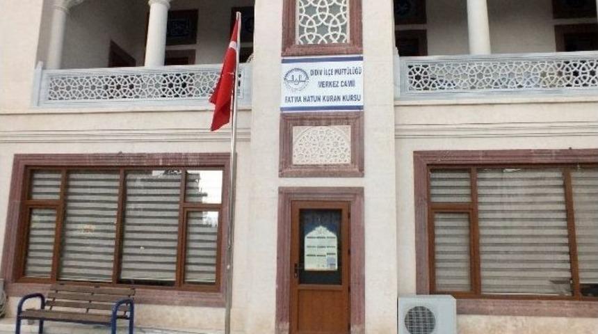 Pişman Olan Hırsızlar &Ccedil;aldıkları Bilgisayarları Cami Avlusuna Bıraktı