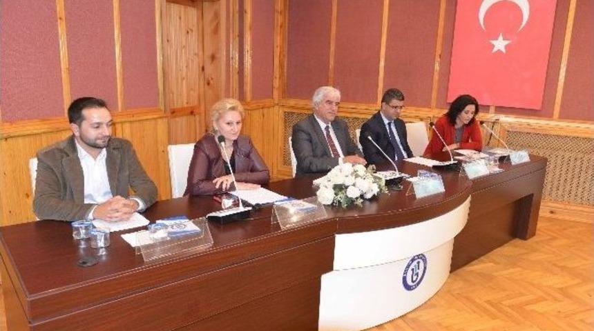 B&uuml;&rsquo;de T&uuml;rk Dilinin D&uuml;n&uuml; Bug&uuml;n&uuml; Konuşuldu