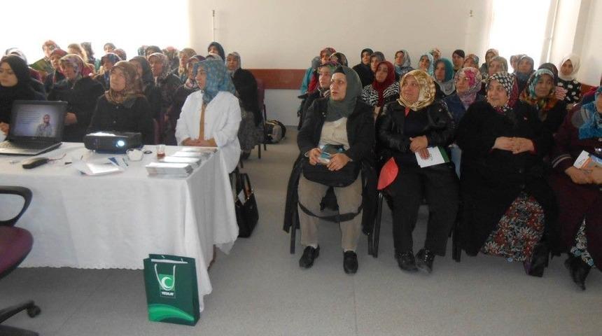 Altındağlı Kadınlar Yeşilay Rozeti Taktı