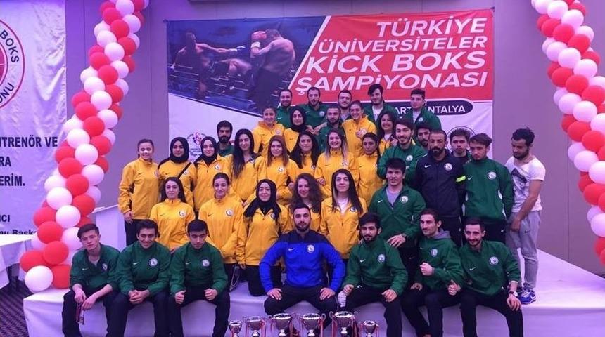 D&uuml;zce &Uuml;niversitesi Kick Boksta Tarih Yazdı