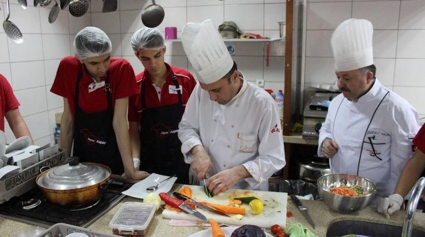 Beyaz Kalpler &Ouml;ğrencilerinden Balık Men&uuml;s&uuml;