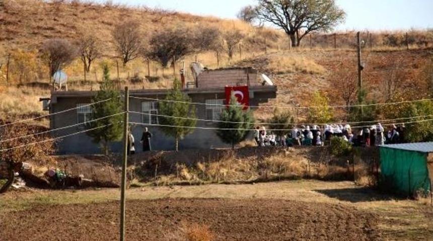 Silvan'da Şehit Olan Korucusu Bekler'e Uğurlama T&ouml;reni (2)