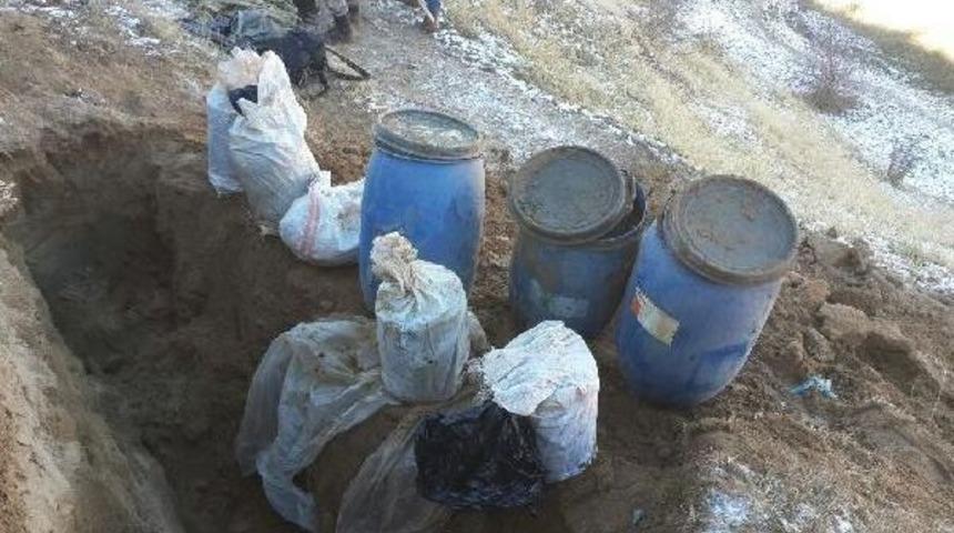 Erciş'te Pkk'nın 7 Sığınağında &Ccedil;ok Sayıda M&uuml;himmat Bulundu