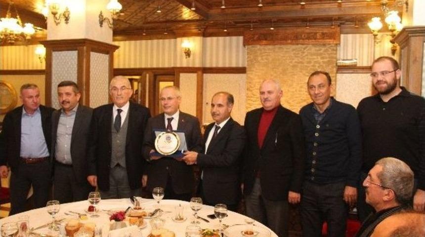 Karab&uuml;k Haddeciler Derneği Ceylan&rsquo;ın Onuruna Vefa Yemeği Verdi