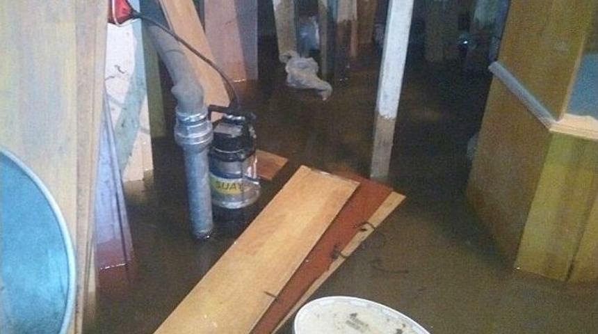 Burhaniye&rsquo;de Şiddetli Yağış Etkili Oldu