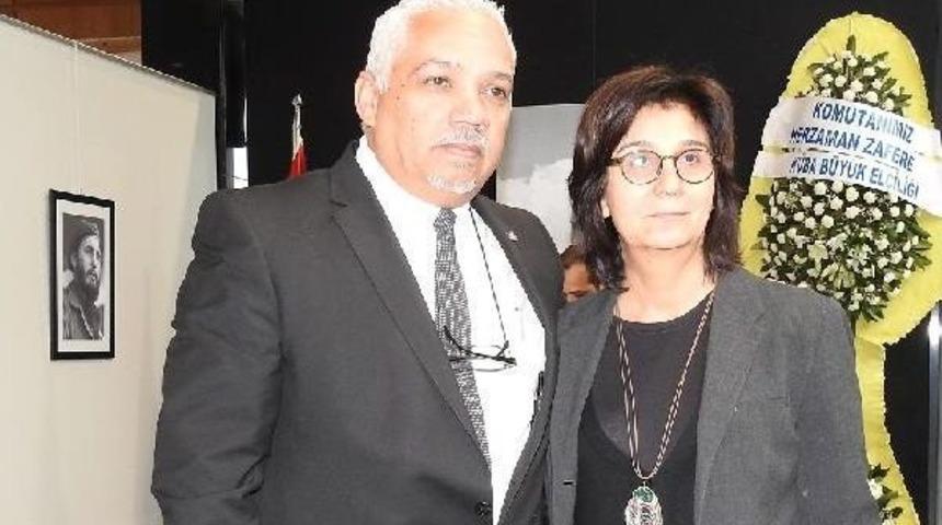 Mimarlar Fidel Castro Anısına K&uuml;ba El&ccedil;iliği'ni Ziyaret Etti