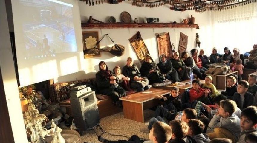 Hem Uygulamalı Hem Teorik Eğitim