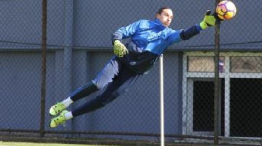 Kardemir Karab&uuml;kspor'da Kaleci Ahmet Şahin Ilk Yarıyı Kapattı