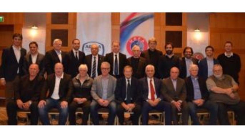 Antalya'daki Toplantıda 'avrupa'da Tek Tip Antren&ouml;r S&ouml;zleşmesi' Konuşuldu