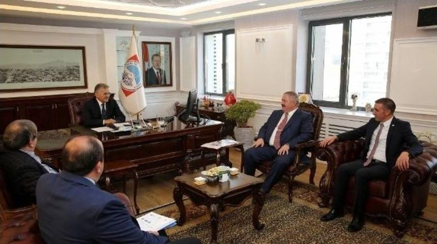 Kosb Başkanı Nursa&ccedil;an Başkan B&uuml;y&uuml;kkılı&ccedil;&rsquo;ı Ziyaret Etti